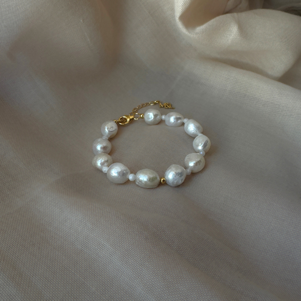 White Chunky Pearls armbånd