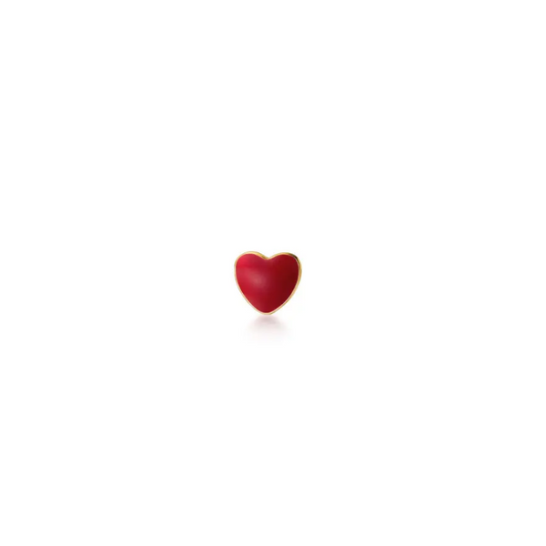 Single Tiny Red Heart Ørestik: En stilfuld ørestik med et lille hjerte, der har en rød overflade og sidder tæt til øreflippen, perfekt til at tilføje farve og kærlighed til din smykkesamling.