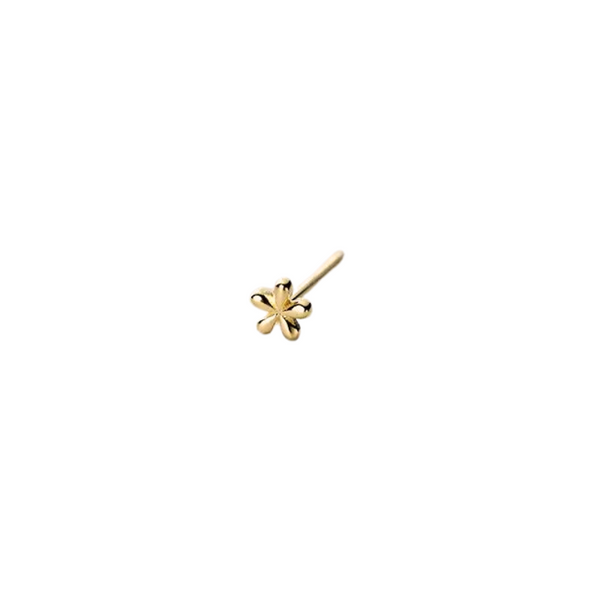 Single Tiny Flora Ørestik: En enkel og yndefuld blomst-ørering, lavet af 925 sterlingsølv og forgyldt med ægte 18 karat guld, der tilføjer subtil elegance til dit look.