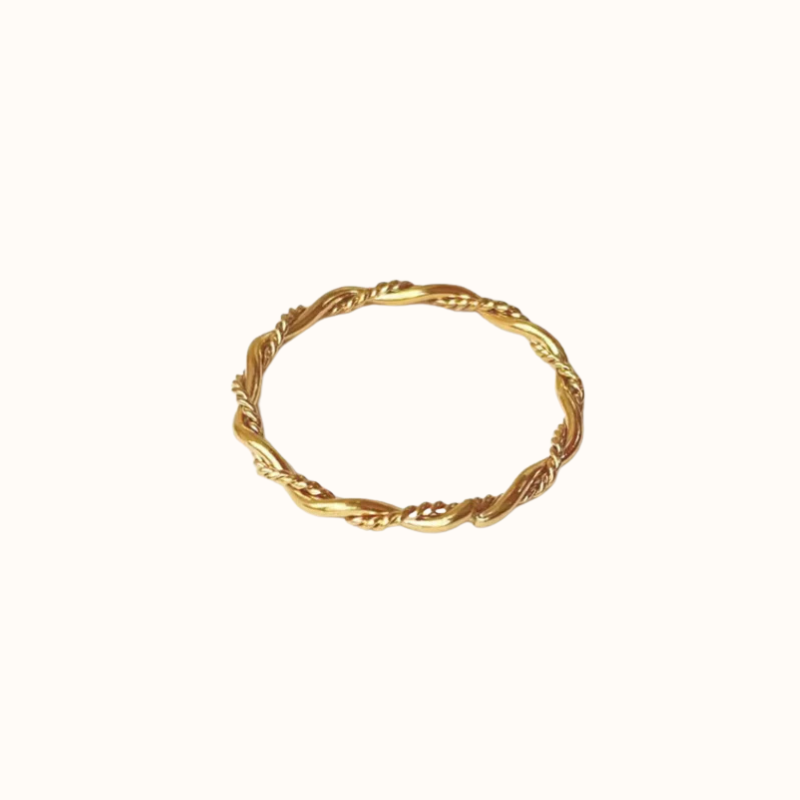 Twisted slim ring