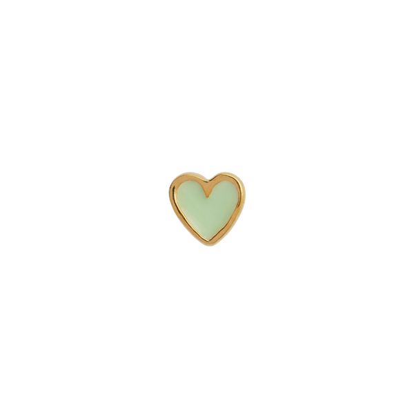 Single Petit Love Heart Mint Grøn ørestik fra Stine A er virkelig et smukt hjerte. Hjertet har en grøn emalje belægning. Petit Love Heart er lavet af sterling og belagt med 18 karat guld. Single Petit Love Heart kan også findes i Love box